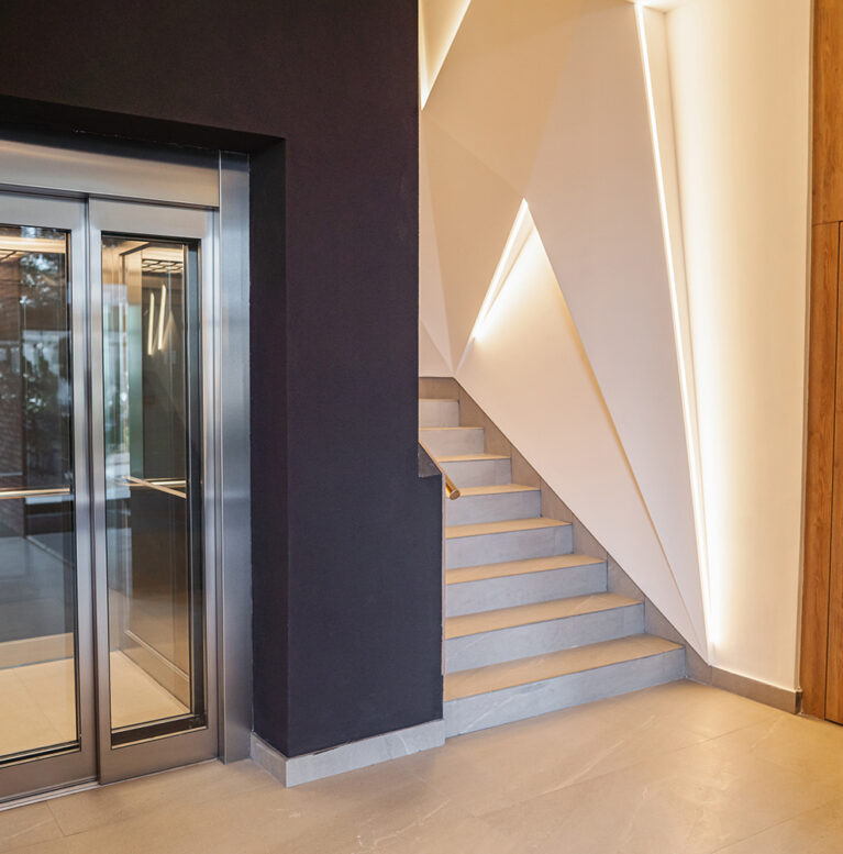 The spacefeatures elegant doors that add charm and style to the space. The design and craftsmanship of the doors stand out in the well-appointed space, creating a visually striking focal point.